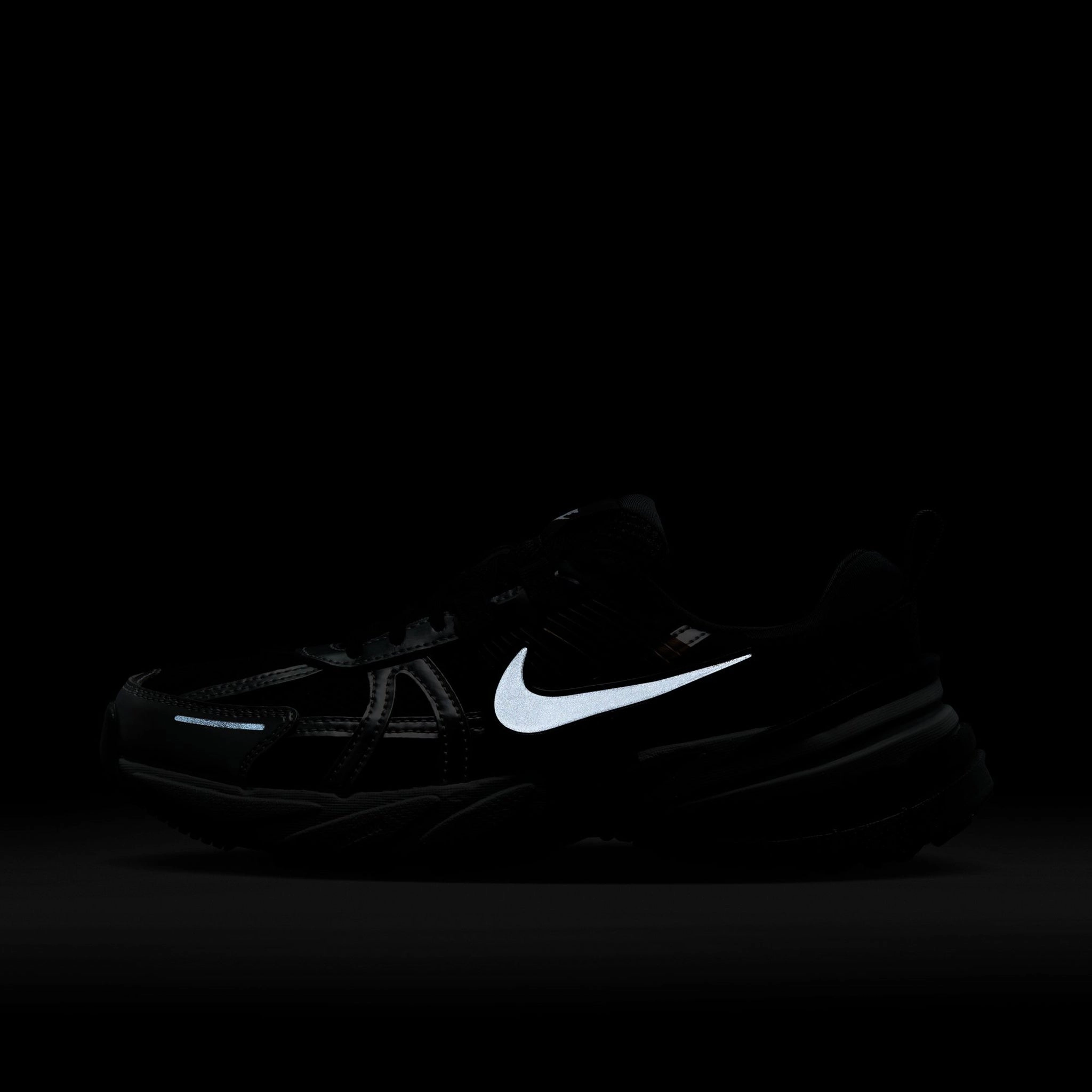 Nike Women's V2K Run Black / Metallic Silver - Anthracite