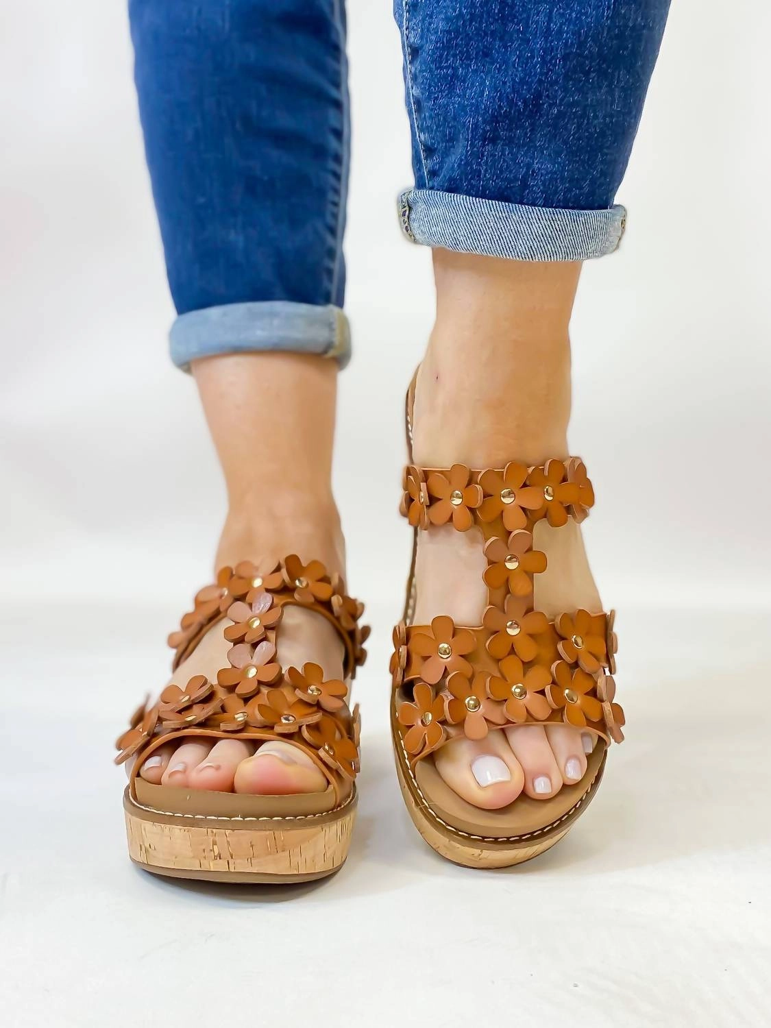 Women's Mic Drop Floral Wedge In Cognac