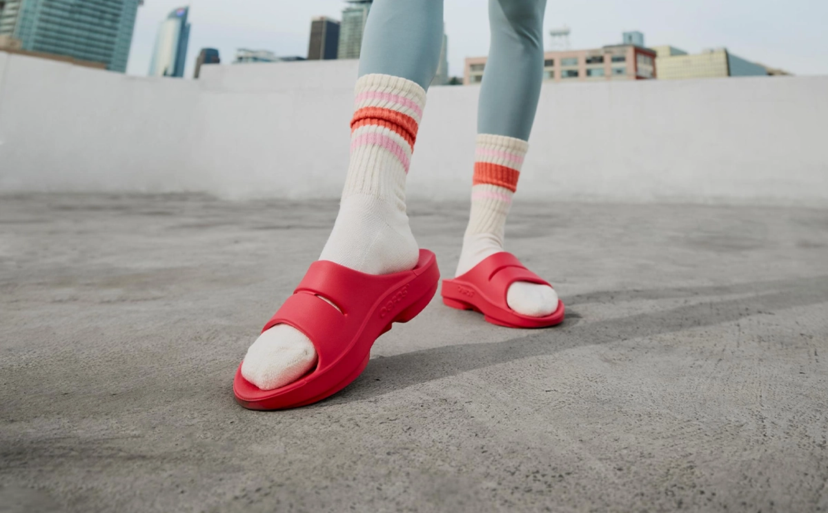 Women's OOahh Slide Sandal - Neon Berry